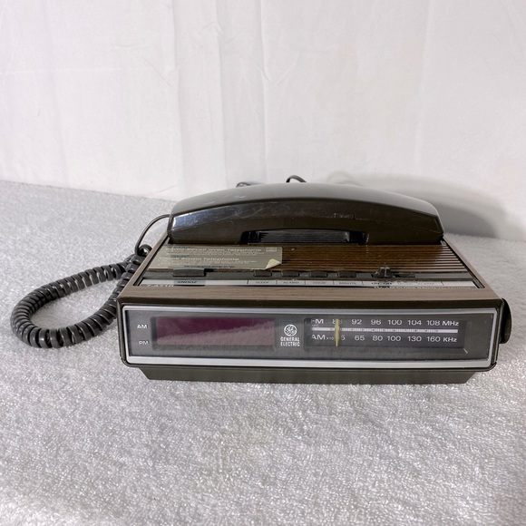 General Electric Combination FM/AM Clock Radio Telephone 7-4710 - Picture 1 of 17
